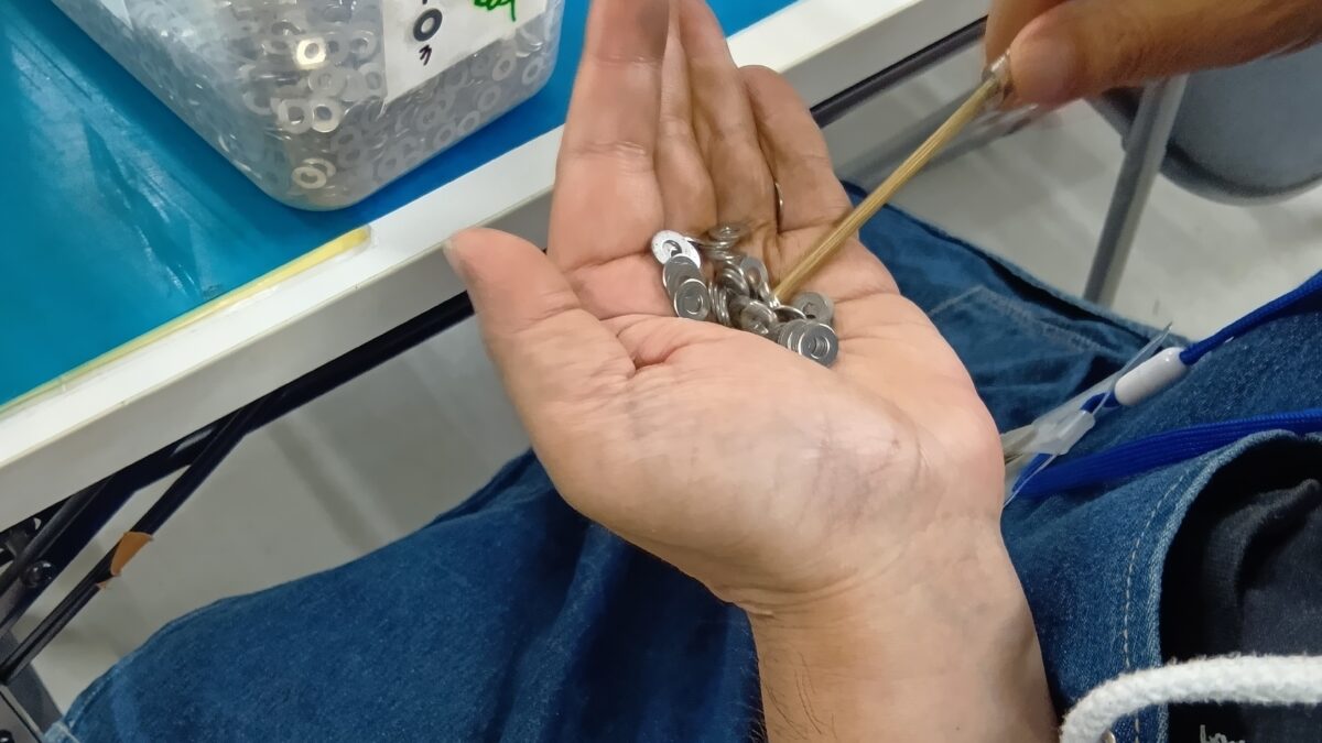 ワッシャーの検品作業