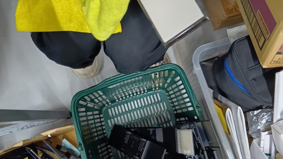 商品のお掃除中